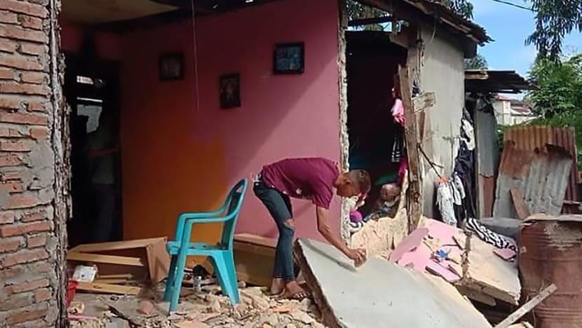 Indonesia quake death toll lowered to 19: Disaster agency Indonesia quake death toll lowered to 19: Disaster agency