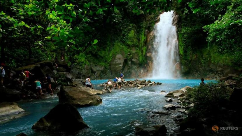 Costa Rica sees ailing tourist trade stagnant in 2021 after COVID-19 blow