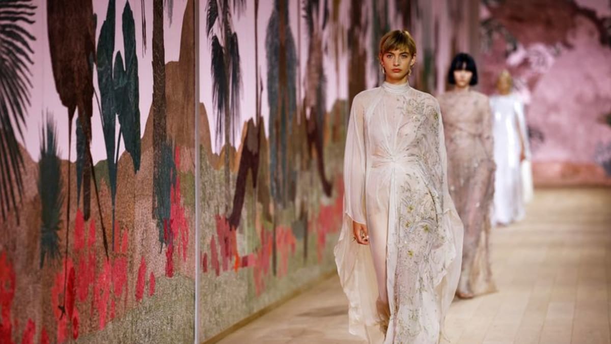 Miranda Kerrs Wedding Dress by Dior  Luxury Wear