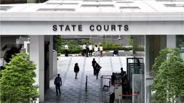 藏逾一万张儿童色情照片和视频 男子被判入狱两年