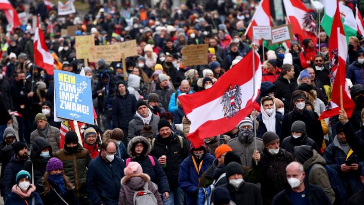 Ribuan orang berbaris di Wina menentang penguncian coronavirus