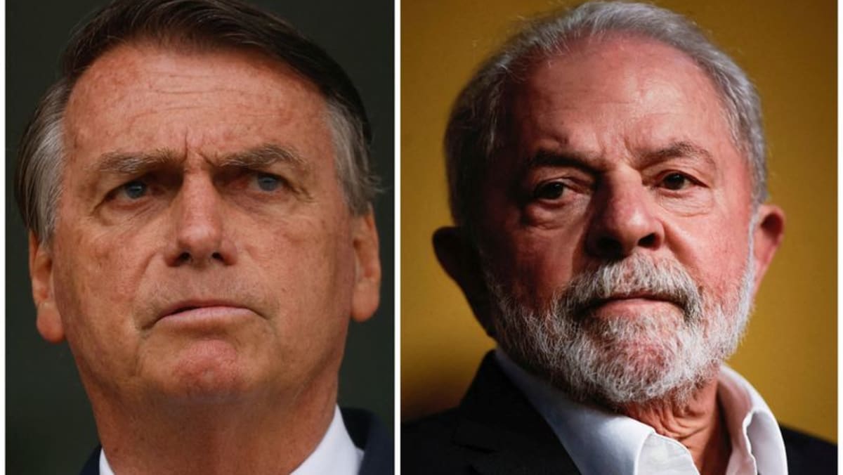 Pejabat pemilu Brasil bersiap menghadapi ketegangan pada hari Minggu ketika Bolsonaro melontarkan protes
