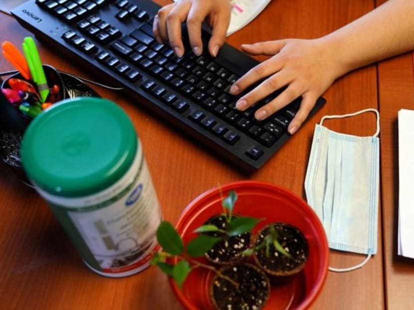 Juggling act: Tips for balancing remote work and home life in 2020 Juggling act: Tips for balancing remote work and home life in 2020