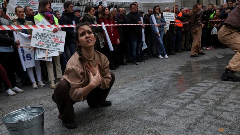 Spanish farmers protest against plans to curb water supply for irrigation Spanish farmers protest against plans to curb water supply for irrigation