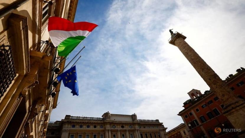 Italy reports 401 COVID-19 deaths, 23,832 new cases Italy reports 401 COVID-19 deaths, 23,832 new cases