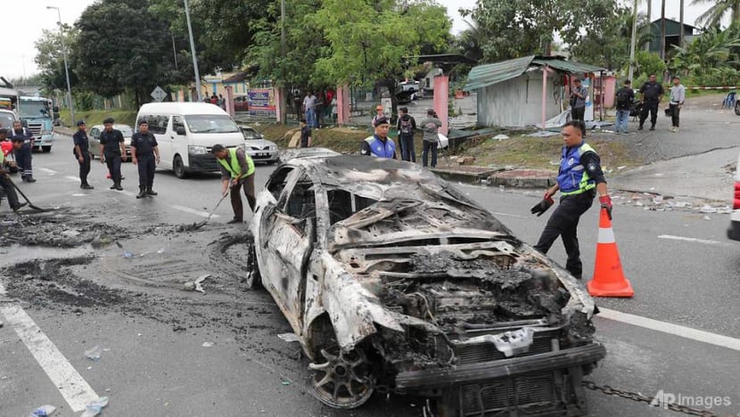 Second day of violence near Malaysia Hindu temple, mall attacked Second day of violence near Malaysia Hindu temple, mall attacked