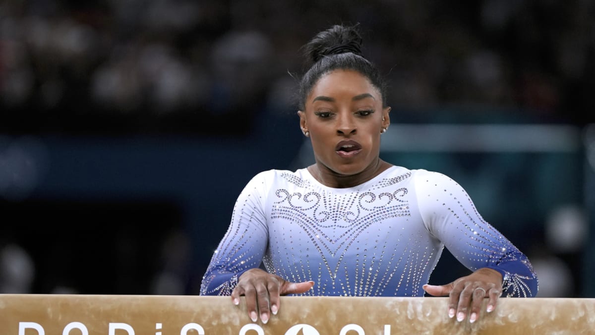 Simone Biles fifth after fall, Italy's D'Amato wins Paris balance beam ...