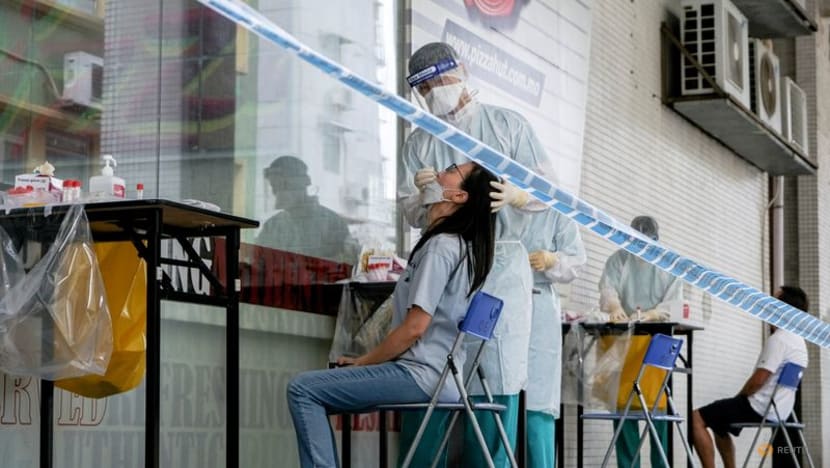 Macao COVID-19 outbreak hits more than 900 as infections spread Macao COVID-19 outbreak hits more than 900 as infections spread