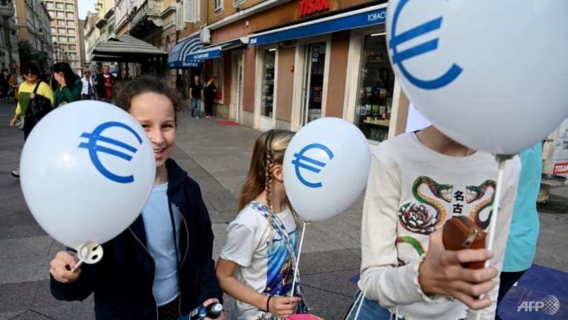 Croatia switches to euro, enters borderless Europe club Croatia switches to euro, enters borderless Europe club