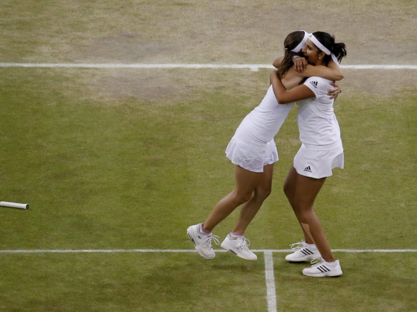 Hingis, 34, teams with Mirza to win Wimbledon doubles title