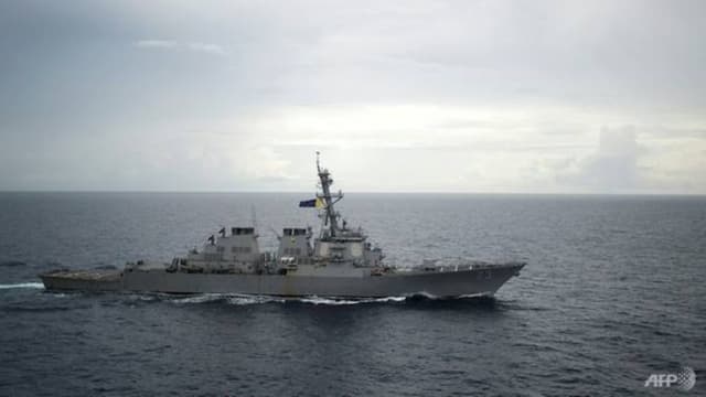 美国军舰穿越台湾海峡 中国警告勿干政