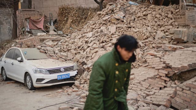 中国甘肃地震死亡人数增至149人 仍有两人失踪