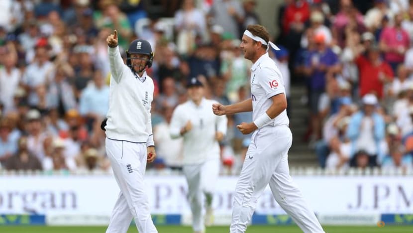 England hit back but Australia take lead past 300