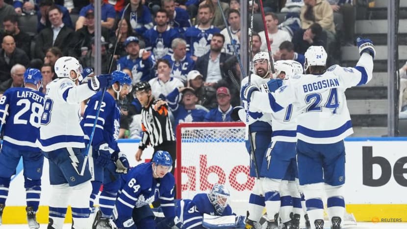 NHL-Lightning avoid elimination, spoil Maple Leafs' party plans
