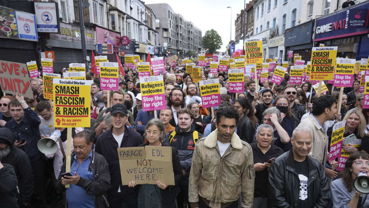 Anti-racism protesters out in force as UK police gird for far-right ...