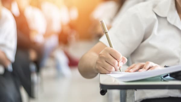 Commentary: Ditching note-taking apps for old-fashioned pen and paper could do us good