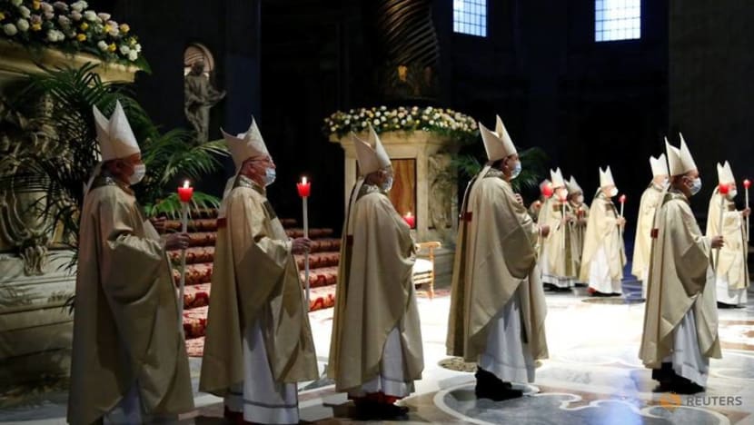 Pope, at Easter vigil, hopes for post-pandemic rebirth Pope, at Easter vigil, hopes for post-pandemic rebirth