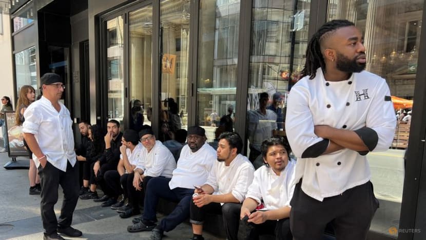 Power restored to downtown Toronto after outage leaves businesses in the dark Power restored to downtown Toronto after outage leaves businesses in the dark