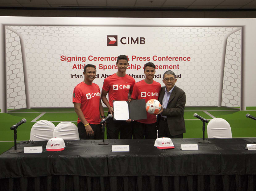 ( From right to left) Mak Lye Mun, Country Head of CIMB Group Singapore and CEO of CIMB Bank Singapore, Ikhsan Fandi Ahmad,  Irfan Fandi Ahmad and Fandi Ahmad during the signing ceremony.  Photo:  CIMB
