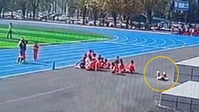 中国女童上体育课倒地亡 老师九分钟后才抢救挨批
