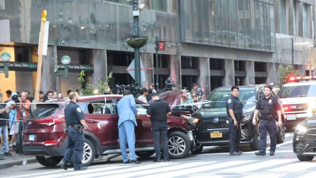 美国纽约发生汽车冲撞人群事故 导致十人受伤