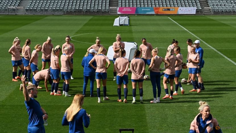 Wiegman names unchanged England side while teenager Paralluelo starts for Spain