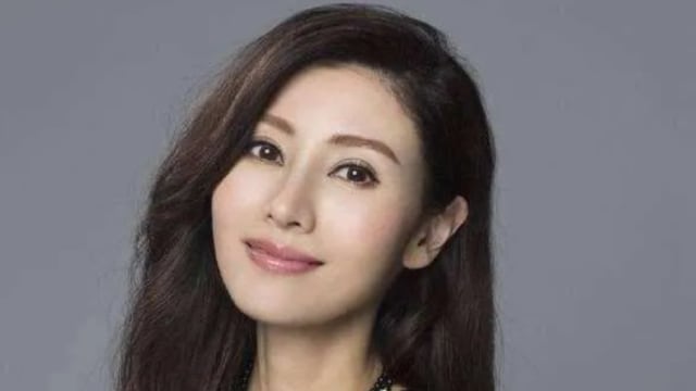 神采飞扬出席聚会　李嘉欣惊人“神复原”