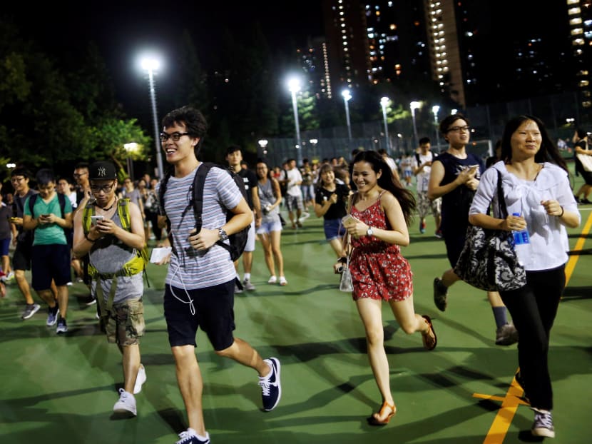 People run as they play the augmented reality mobile game Pokemon Go in Hong Kong, August 6, 2016. Photo: Reuters