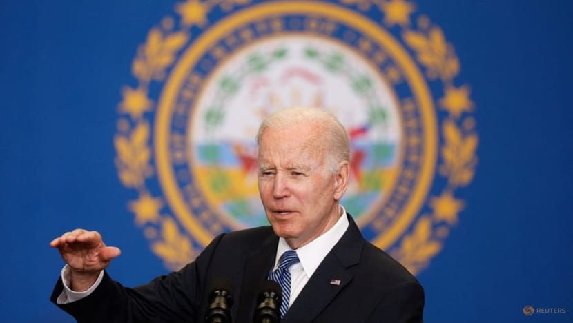 Biden hosts military chiefs as Ukraine crisis intensifies