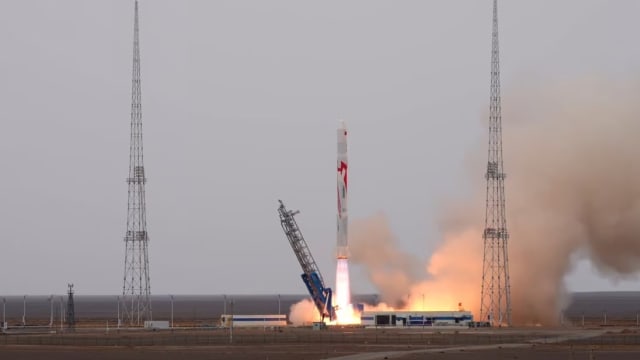 中国成功发射全球首枚液氧甲烷火箭 比美国对手抢先一步