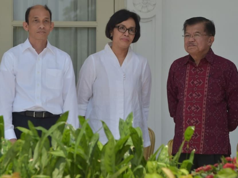 This July 27, 2016, photograph shows former minister of energy Archandra Tahar (L) next to Finance Minister Sri Mulyani (C) and Vice President Jusuf Kalla (R) at the presidential palace in Jakarta. Photo: AFP