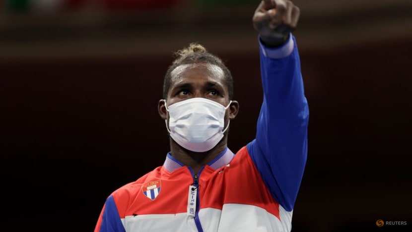 Olympics-Boxing-La Cruz takes heavyweight gold as Cuba ...