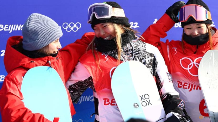 Snowboarding: American 'golden girl' Kim blows away rivals to retain halfpipe title