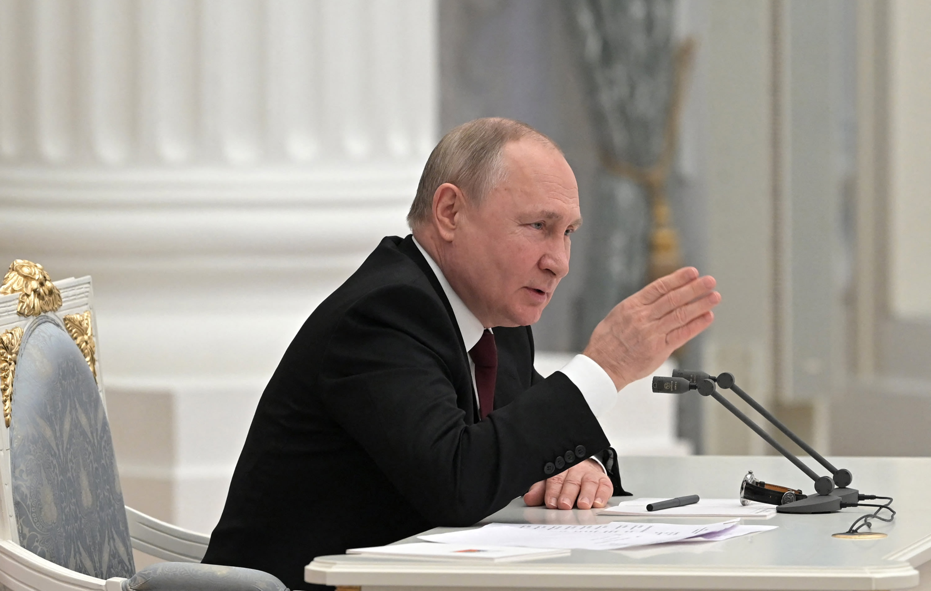 In a lengthy televised address , Mr Putin, looking visibly angry, described Ukraine as an integral part of Russia's history. In a lengthy televised address , Mr Putin, looking visibly angry, described Ukraine as an integral part of Russia's history.