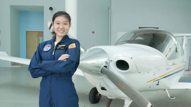 17岁获得私人飞行执照 初院二年级女生立志当飞行员