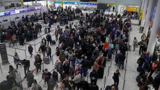 230名伦敦盖特威克机场职员因工资争议 展开八天罢工行动