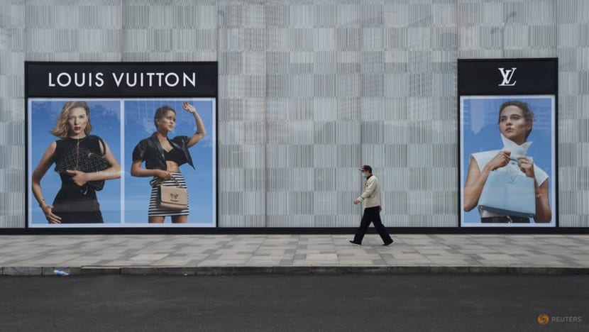 China's luxury shoppers free to travel, but many buy locally China's luxury shoppers free to travel, but many buy locally