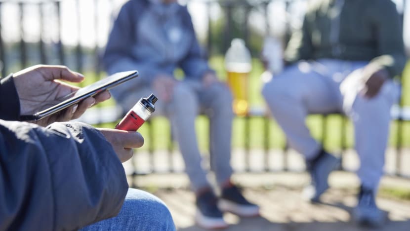UK doctors urge government to act over 'vaping epidemic' UK doctors urge government to act over 'vaping epidemic'