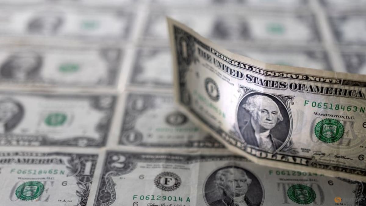 Dolar menguat karena pasar mempertimbangkan kembali prospek kebijakan moneter