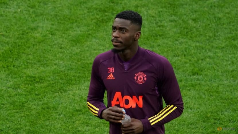 United's Tuanzebe returns to Villa on season-long loan United's Tuanzebe returns to Villa on season-long loan