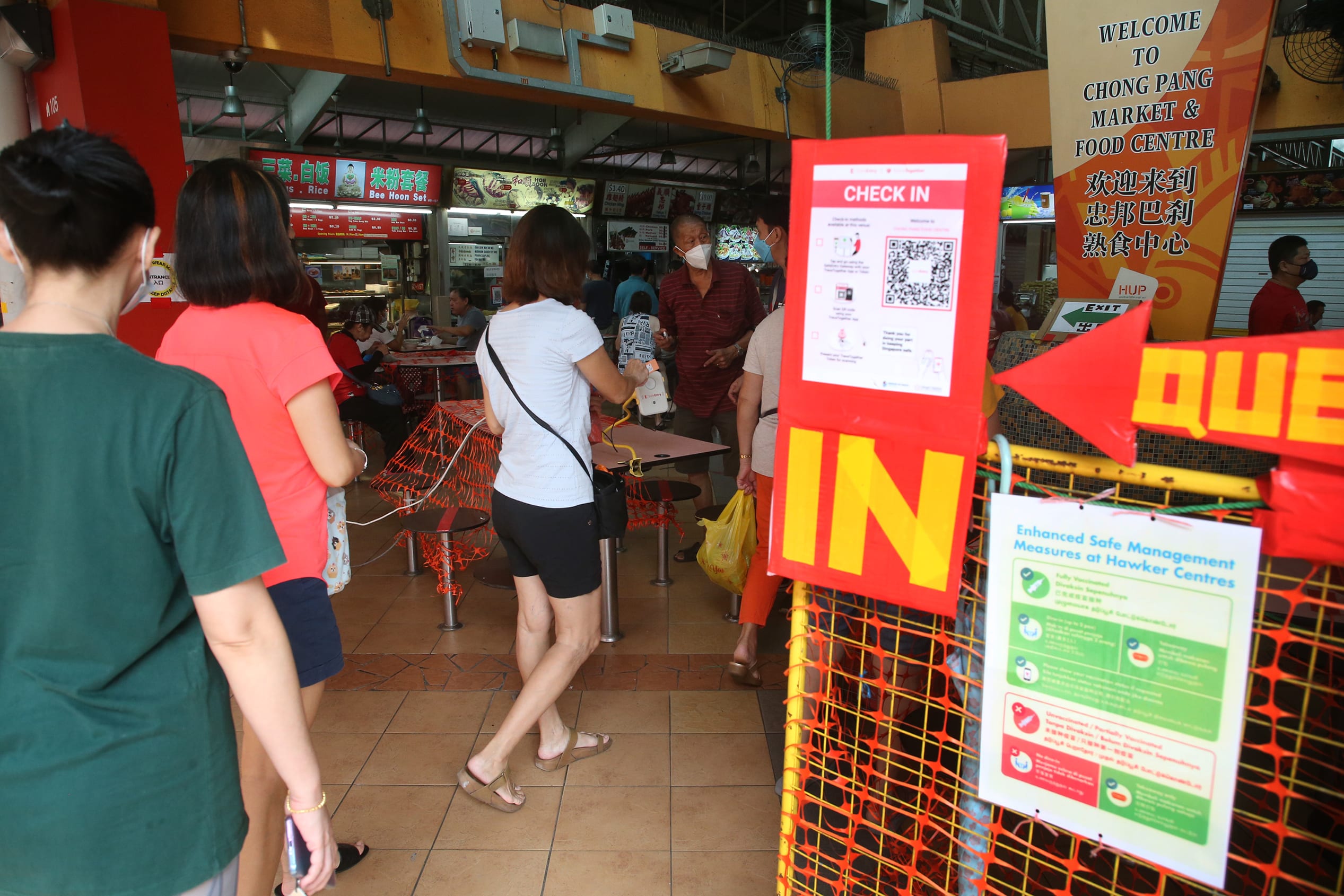 From March 29, 2022, at eateries where Covid-19 vaccination checks cannot be carried out, random spot-checks will be done instead to ensure that only vaccinated people are dining at these places. From March 29, 2022, at eateries where Covid-19 vaccination checks cannot be carried out, random spot-checks will be done instead to ensure that only vaccinated people are dining at these places.