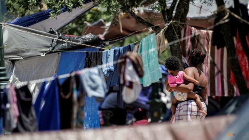 Disappearing asylum protections for migrant families at border test Biden Disappearing asylum protections for migrant families at border test Biden