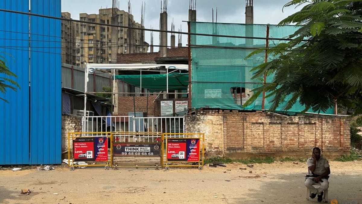 Muslims flee Indian business hub after religious clashes, attacks Muslims flee Indian business hub after religious clashes, attacks