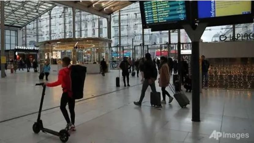 Mogok pekerja pengangkutan awam Perancis masuk minggu ke-4; jejas perjalanan cuti Krismas