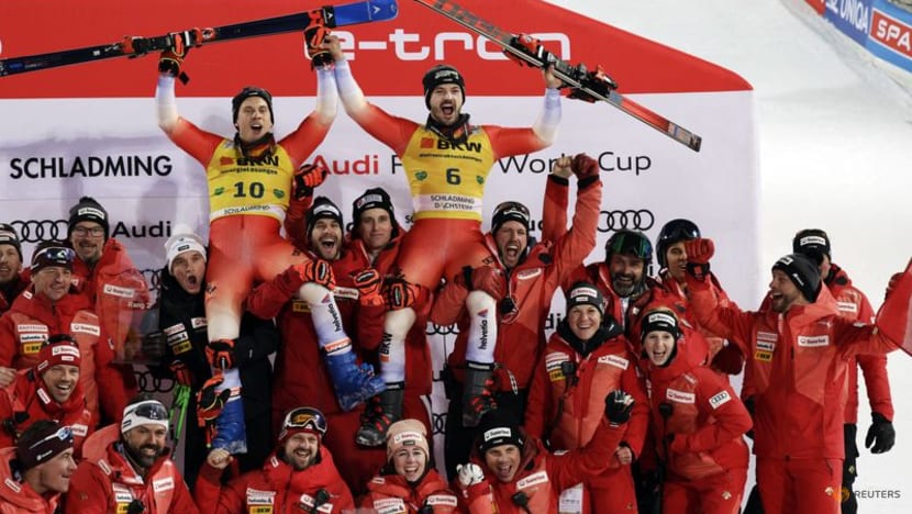 Alpine skiing-Swiss one-two in Schladming giant slalom Alpine skiing-Swiss one-two in Schladming giant slalom