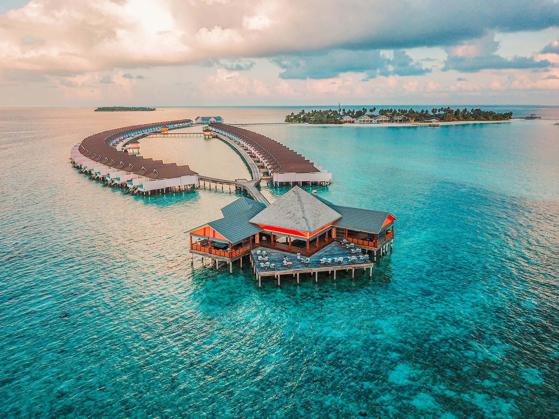 This Maldives Resort Has A ‘Work From Paradise’ Promo; Includes Daily Kayaking Or Paddleboarding, Laundry Service, Unlimited Coffee & Other Perks This Maldives Resort Has A ‘Work From Paradise’ Promo; Includes Daily Kayaking Or Paddleboarding, Laundry Service, Unlimited Coffee & Other Perks