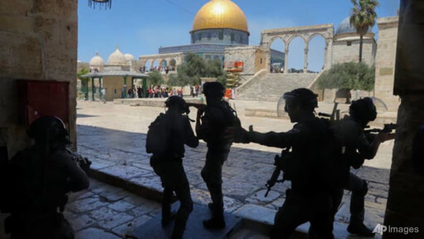 Palestinians, settlers clash in tense Jerusalem neighbourhood