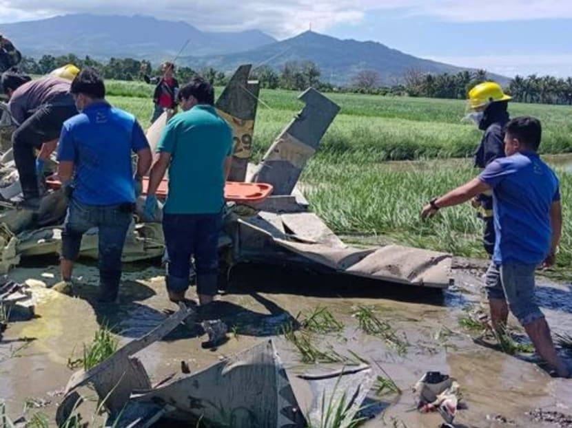 Trainer plane crashes in Philippines, killing 2 air force pilots
