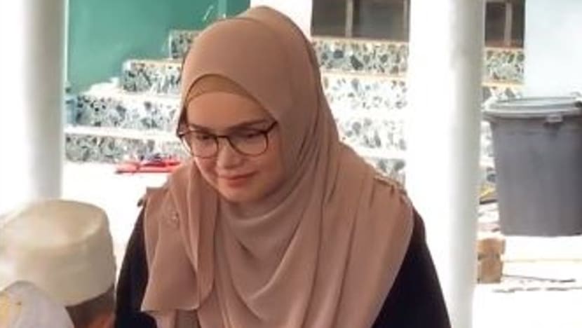 Siti Nurhaliza tinggalkan tetamu raya di rumah ziarah jenazah 'Abang Bard'