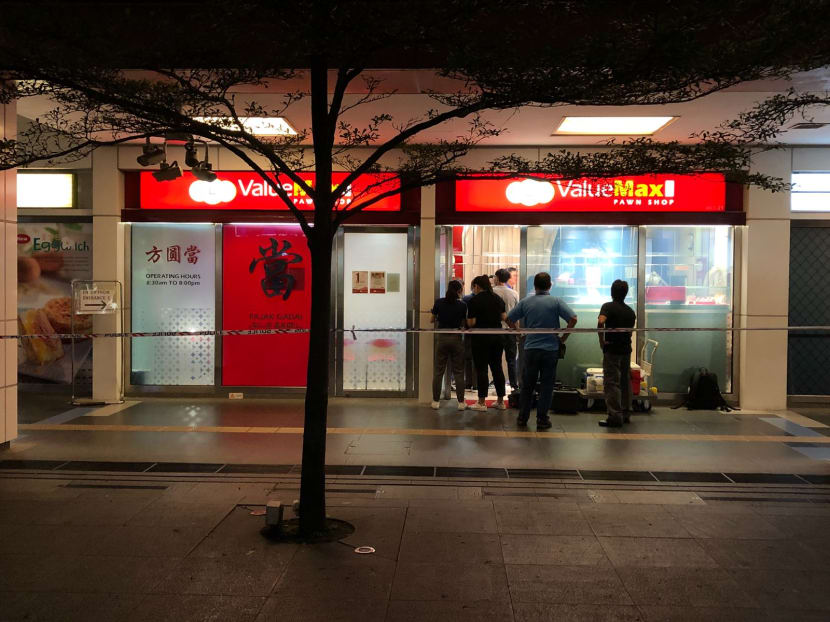 A man turned up at a pawn shop near Boon Lay MRT station on Saturday afternoon and threatened to blow up the store if the staff members refused to hand over cash and jewellery.